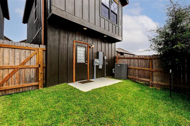 Backyard, Exterior