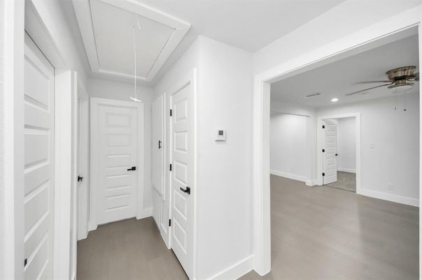 Empty room, Interior, Recessed Lighting