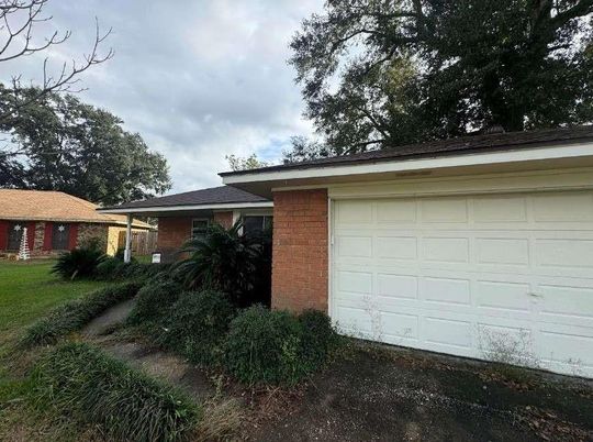 Detached Garage, Exterior