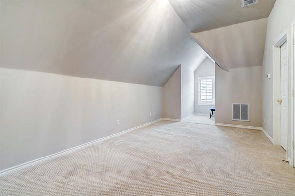 Empty room, Interior