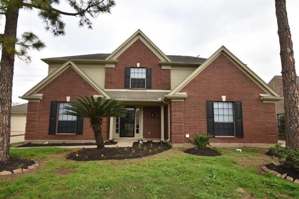 Exterior, Facade, Brick Facade, Brick Traditional