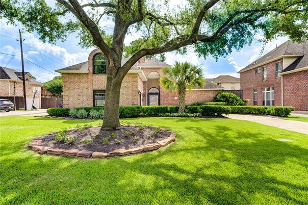 Backyard, Exterior, Facade, Brick Facade, French Provincial