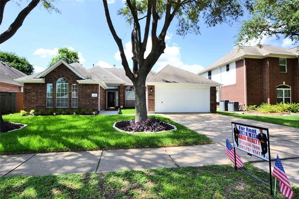 Attached, Exterior, Facade, Brick Facade, Ranch