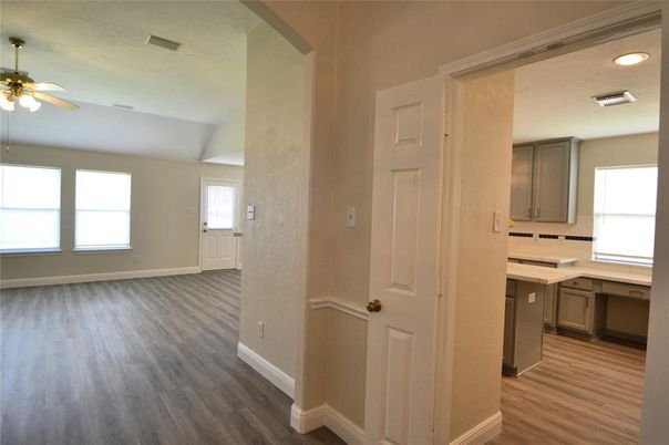 Empty room, Interior, Recessed Lighting, Wood Texture Flooring