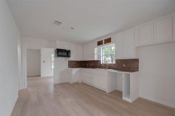 DE Listing image placeholder