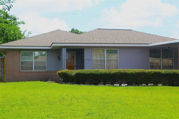 Exterior, Facade, Ranch