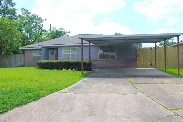 Backyard, Exterior, Facade, Ranch