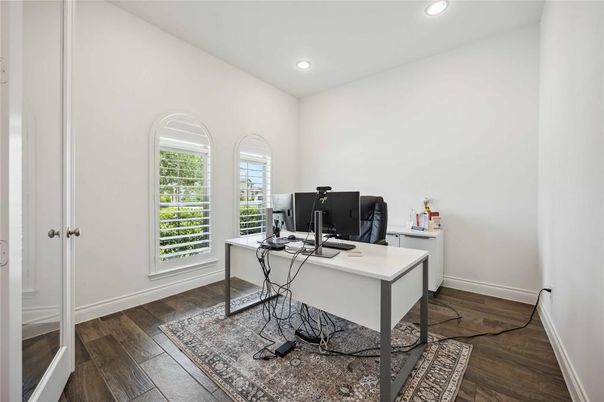 Home Office, Interior, Recessed Lighting, Wood Texture Flooring