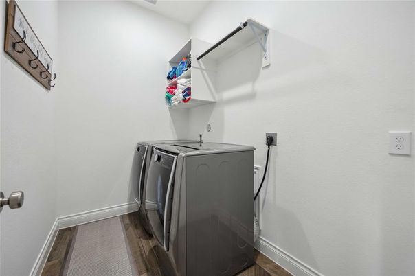 Interior, Washer, Wood Texture Flooring