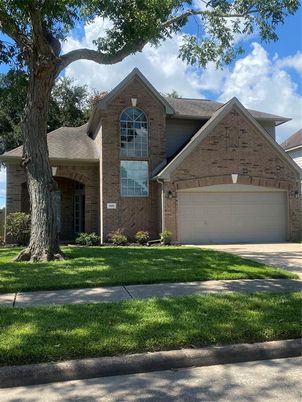 Attached, Exterior, Facade, Brick Facade, American Craftsman
