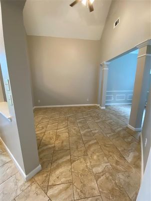 Empty room, Interior