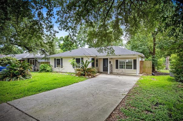 Backyard, Exterior, Facade, Ranch