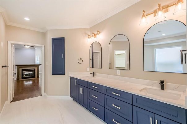 Bathroom, Dual Sink Vanities, Interior, Recessed Lighting
