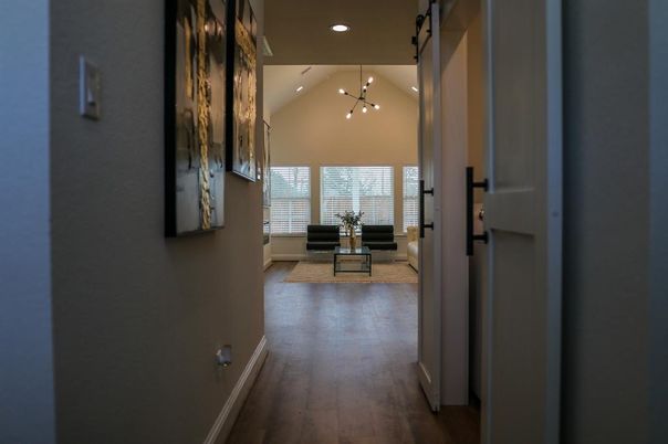 Interior, Living room, Pendant Lights, Recessed Lighting, Wood Texture Flooring