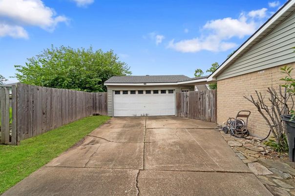 Detached Garage, Exterior
