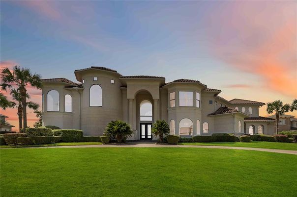 Backyard, Exterior, Facade, Mediterranean