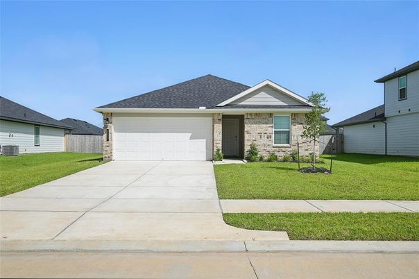 Attached, Exterior, Facade, Ranch
