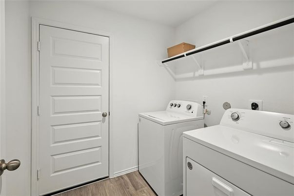 Interior, Washer, Wood Texture Flooring