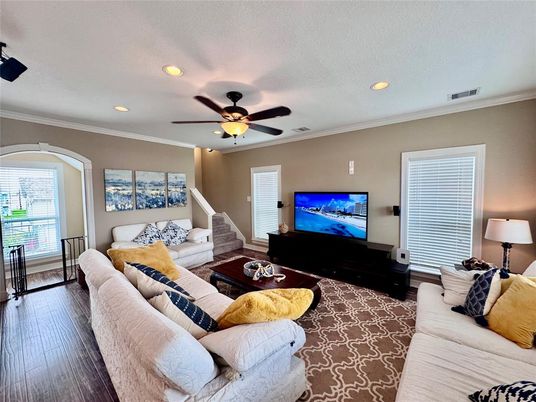 Interior, Living room, Recessed Lighting, Wood Texture Flooring