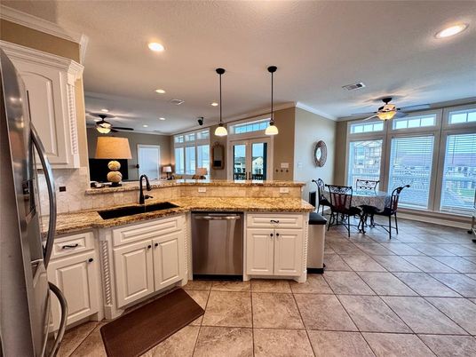 Dining room, Interior, Kitchen, Pendant Lights, Recessed Lighting, Stainless Steel Appliances
