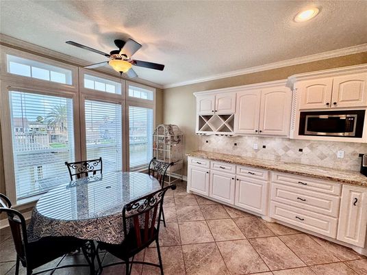 Dining room, Interior, Kitchen, Recessed Lighting