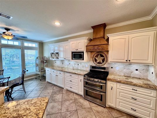 Dining room, Interior, Kitchen, Recessed Lighting