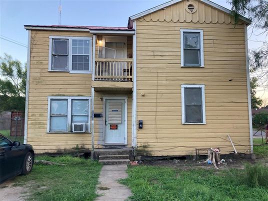 Exterior, Facade, None