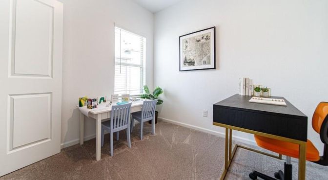 Home Office, Interior
