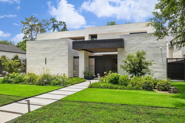 Backyard, Exterior, Facade, Modern