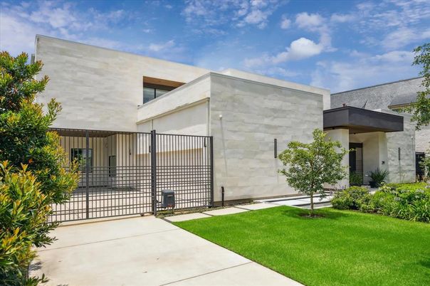 Backyard, Exterior, Facade, Modern
