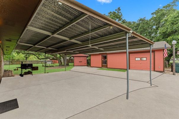 Detached Garage, Exterior