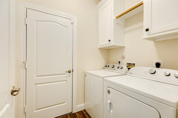 Interior, Washer, Wood Texture Flooring