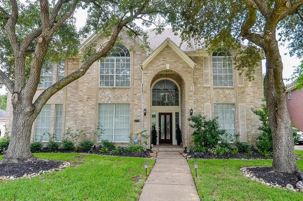 Exterior, Facade, Brick Facade, French Provincial