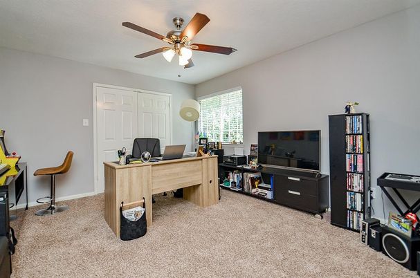 Home Office, Interior
