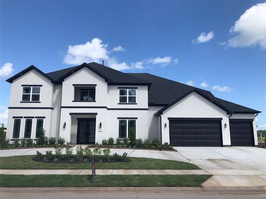 Attached, Exterior, Facade, Farmhouse
