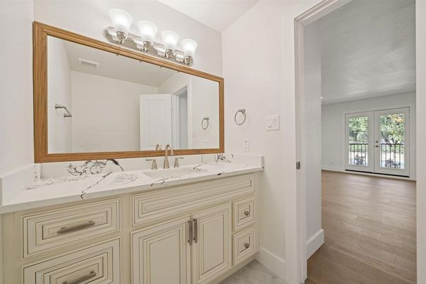 Bathroom, Dual Sink Vanities, Interior, Wood Texture Flooring