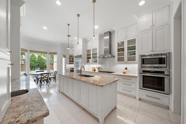 Dining room, Interior, Kitchen, Pendant Lights, Recessed Lighting, Stainless Steel Appliances
