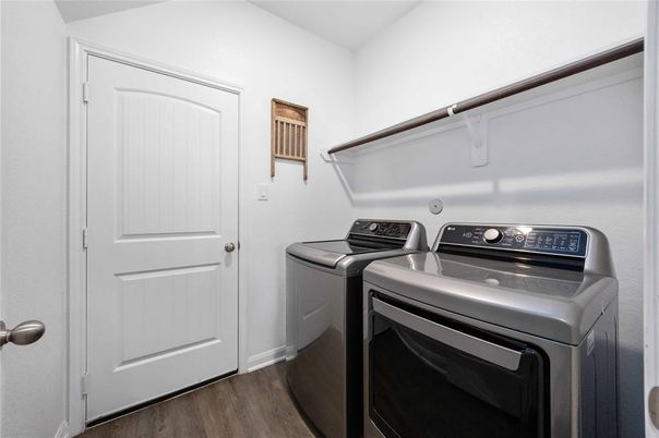 Interior, Washer, Wood Texture Flooring