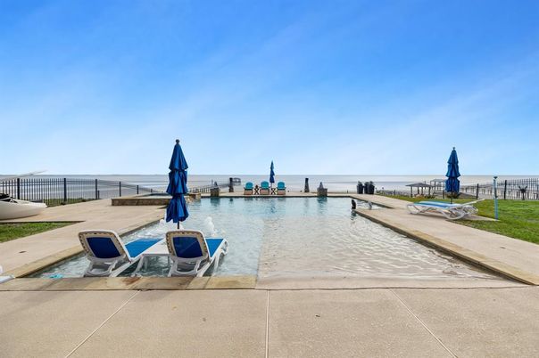 Exterior, Pool, Water