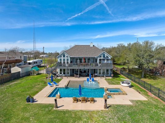Backyard, Exterior, Pool