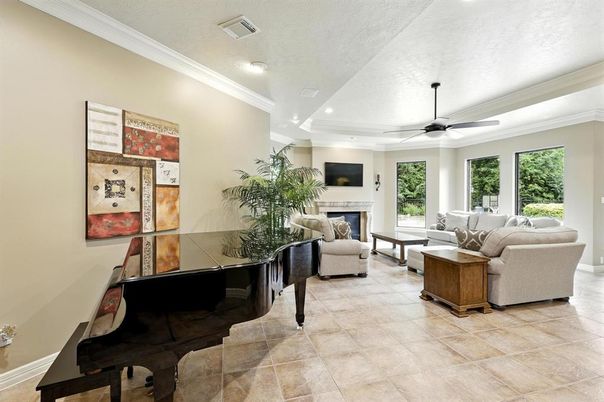 Fireplace, Interior, Living room, Piano, Recessed Lighting