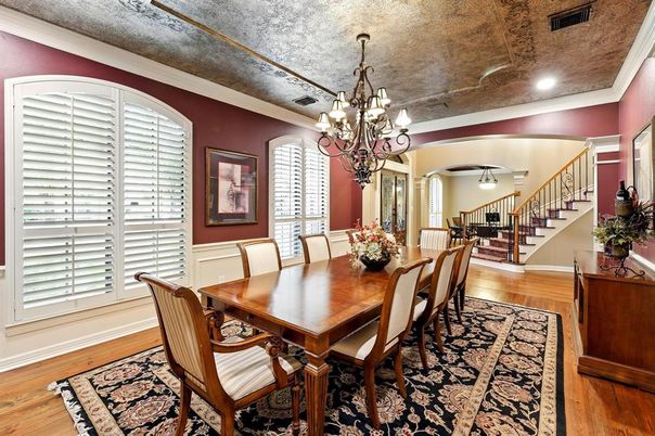 Chandelier, Dining room, Interior, Recessed Lighting, Wood Texture Flooring