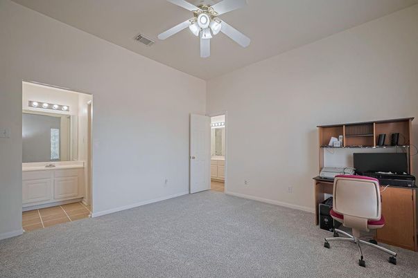 Home Office, Interior