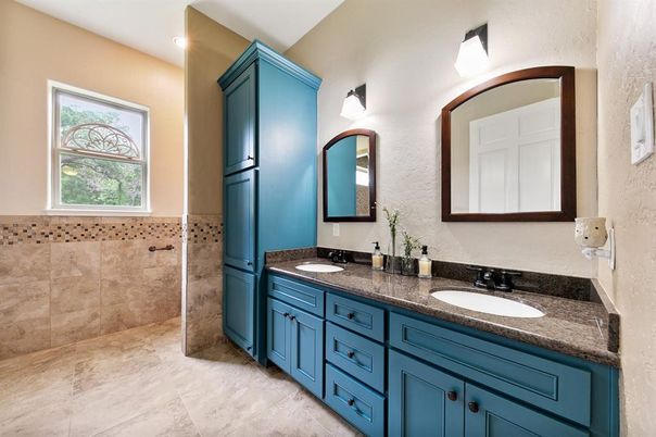 Bathroom, Dual Sink Vanities, Interior, Recessed Lighting
