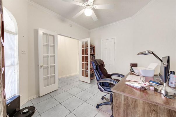 Home Office, Interior