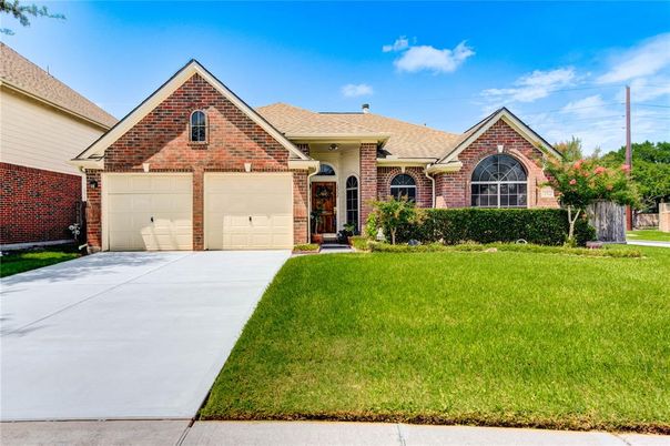 Attached, Exterior, Facade, Brick Facade, Brick Traditional