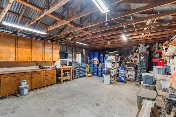Garage, Interior, Wooden Beams