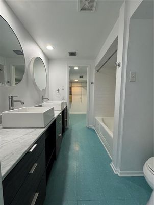 Bathroom, Dual Sink Vanities, Interior, Recessed Lighting