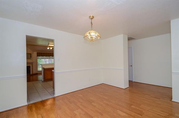 Empty room, Interior, Pendant Lights, Wood Texture Flooring