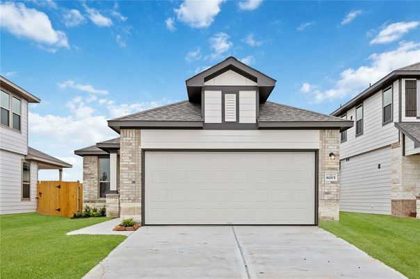 Attached, Exterior, Facade, American Craftsman